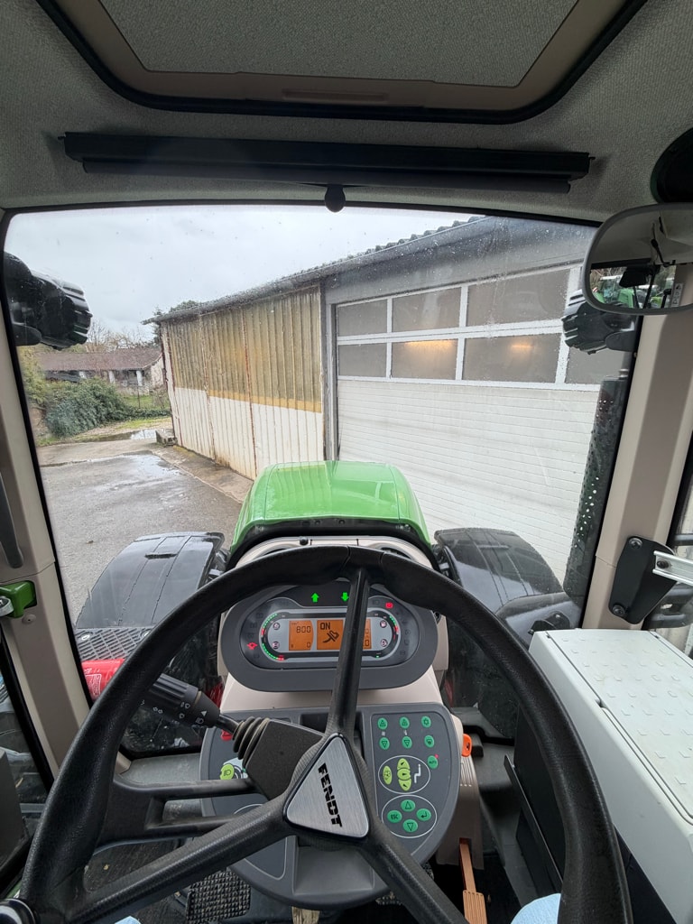Tracteur FENDT 828 - photo slide 8