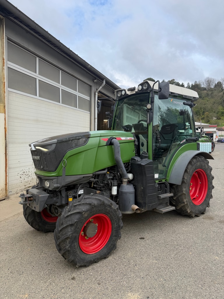 Tracteur FENDT 209V - photo slide 2