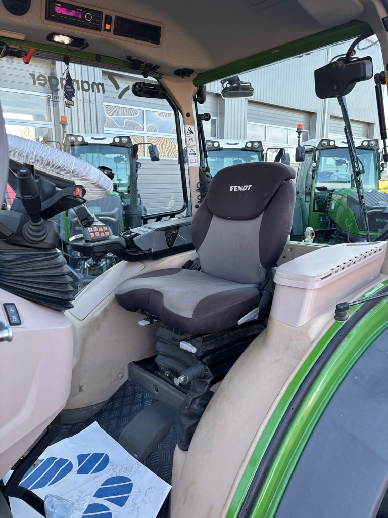 Tracteur FENDT 209F - photo slide 9