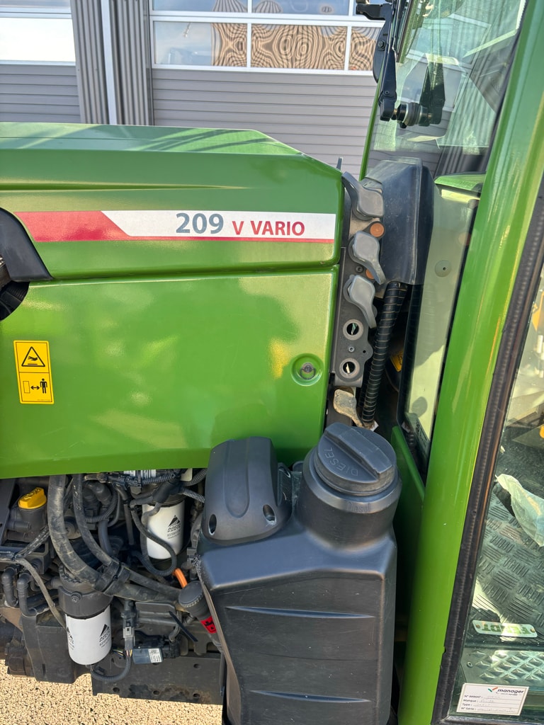Tracteur FENDT 209V - photo slide 9