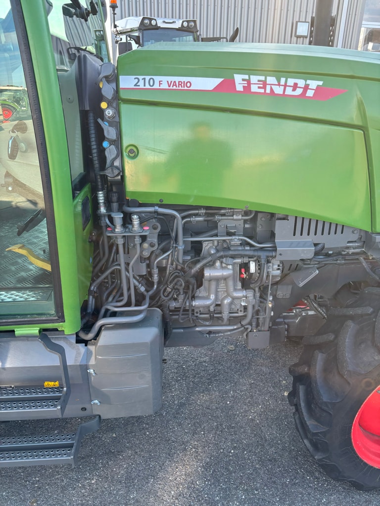 Tracteur FENDT 210F - photo slide 8