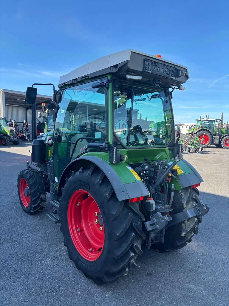 Tracteur FENDT 210F - photo slide 11