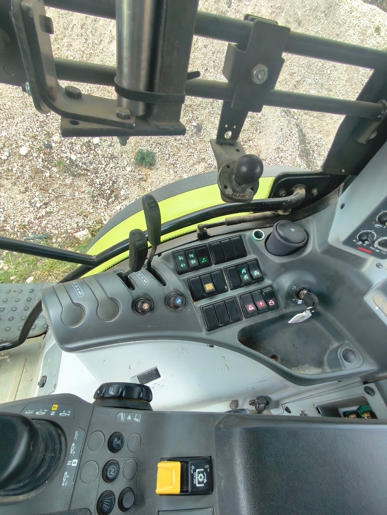 Tracteur CLAAS ARION 630 - photo slide 15