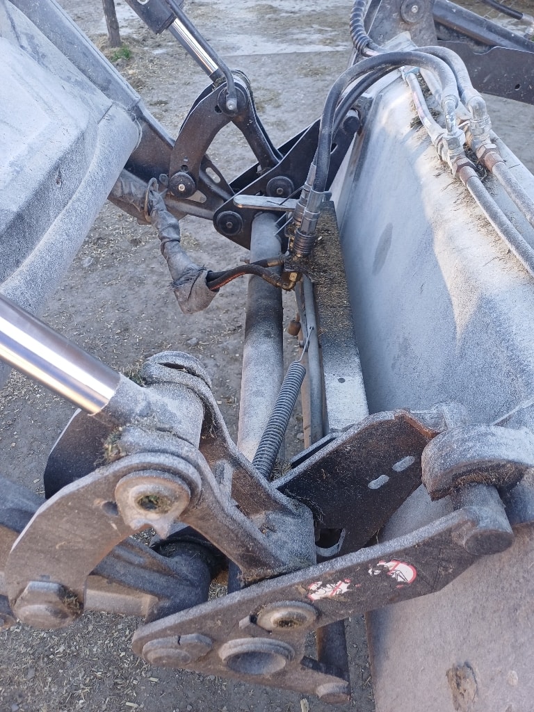 Tracteur chargeur VALTRA G115H - photo slide 9