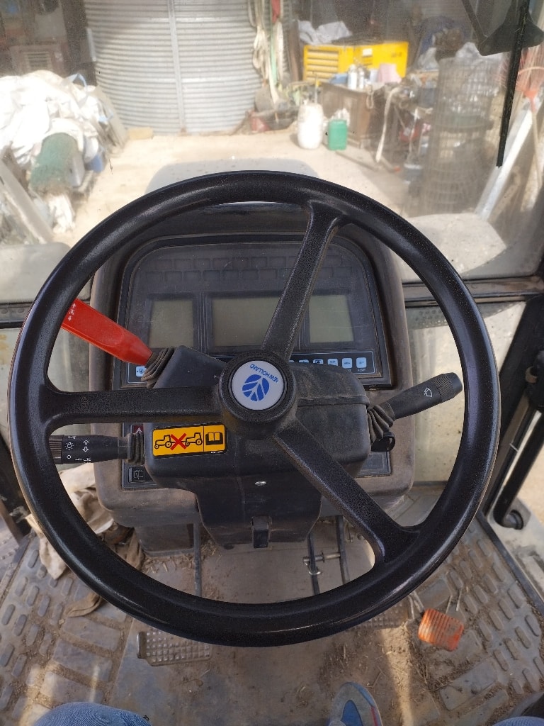 Tracteur NEW HOLLAND TM120 - photo slide 16
