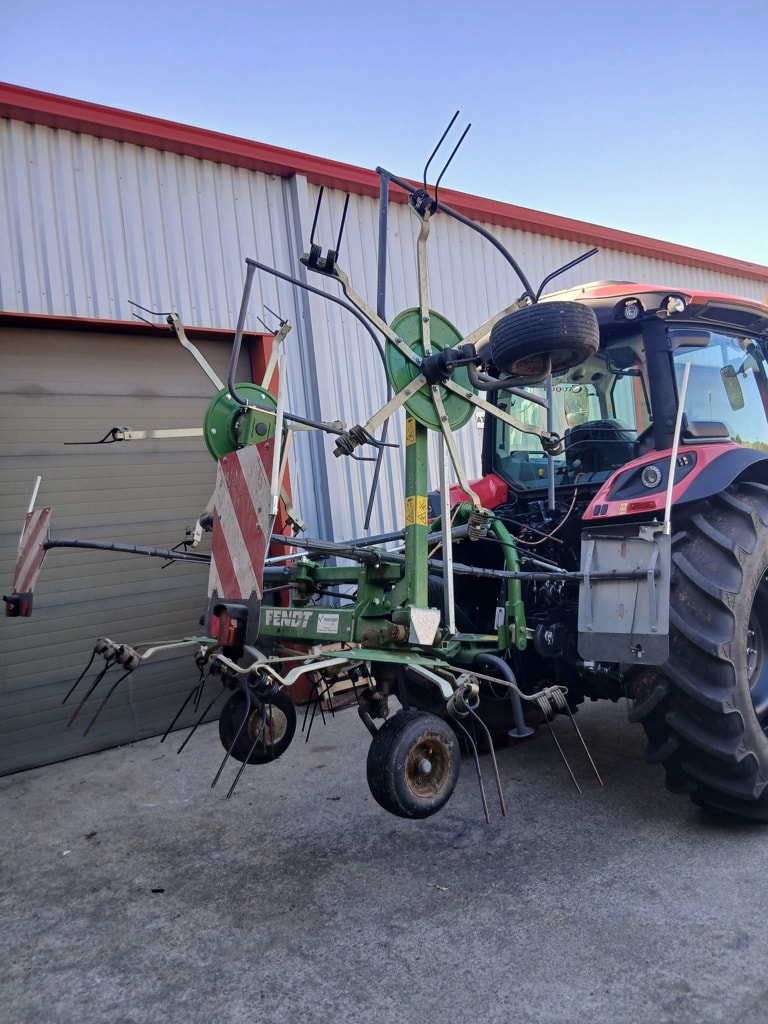 Faneuse FENDT TWISTER 5204 - photo slide 1