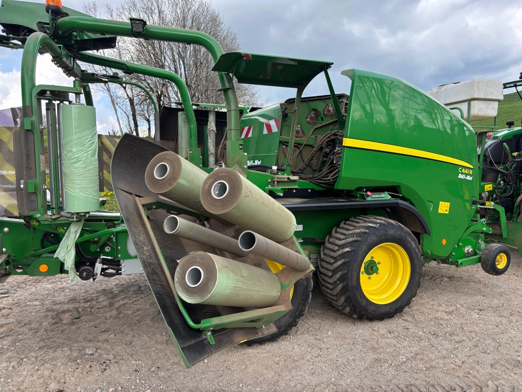 Presse enrubanneuse JOHN DEERE C441R - photo slide 14