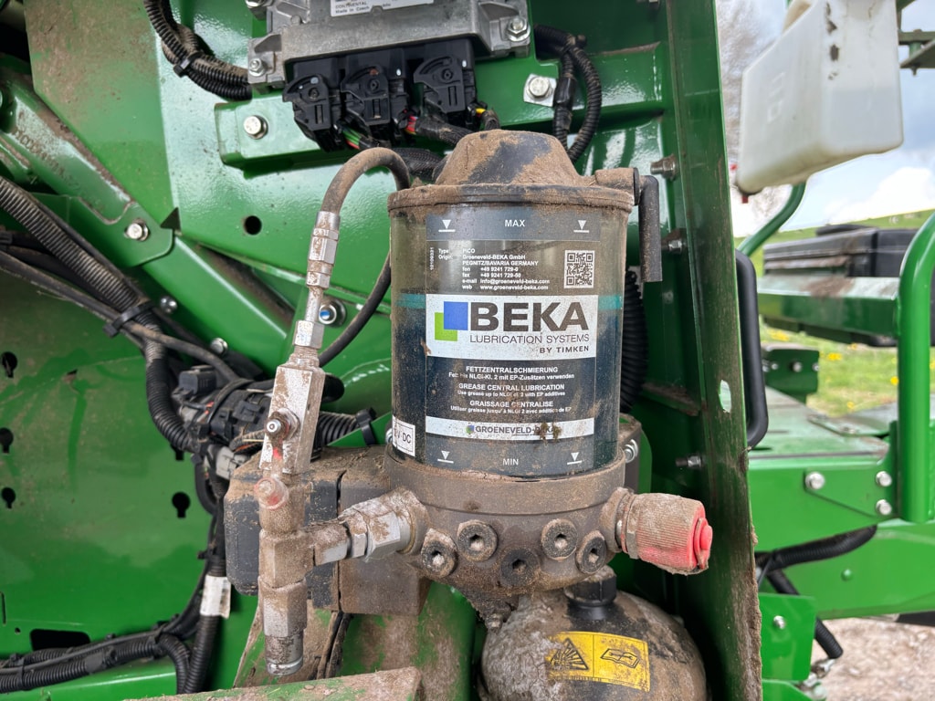 Presse enrubanneuse JOHN DEERE C441R - photo slide 17