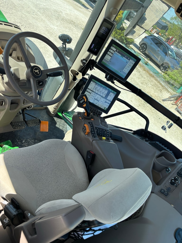 Tracteur JOHN DEERE 6250R - photo slide 14