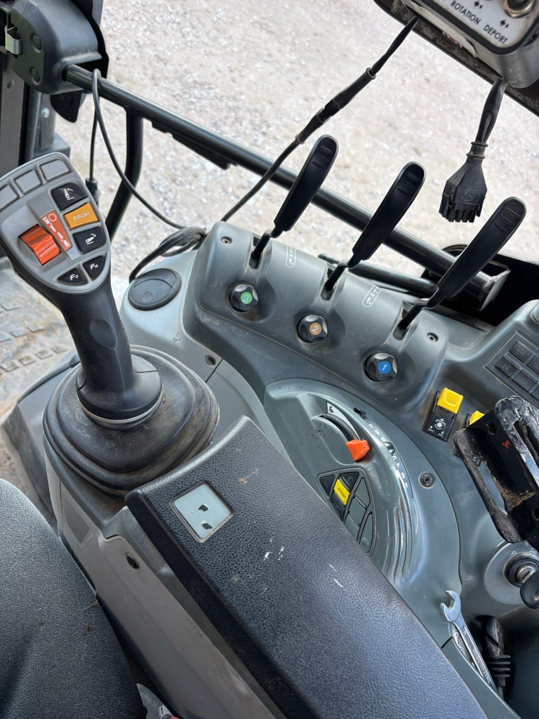 Tracteur CLAAS ARION 420 - photo slide 13