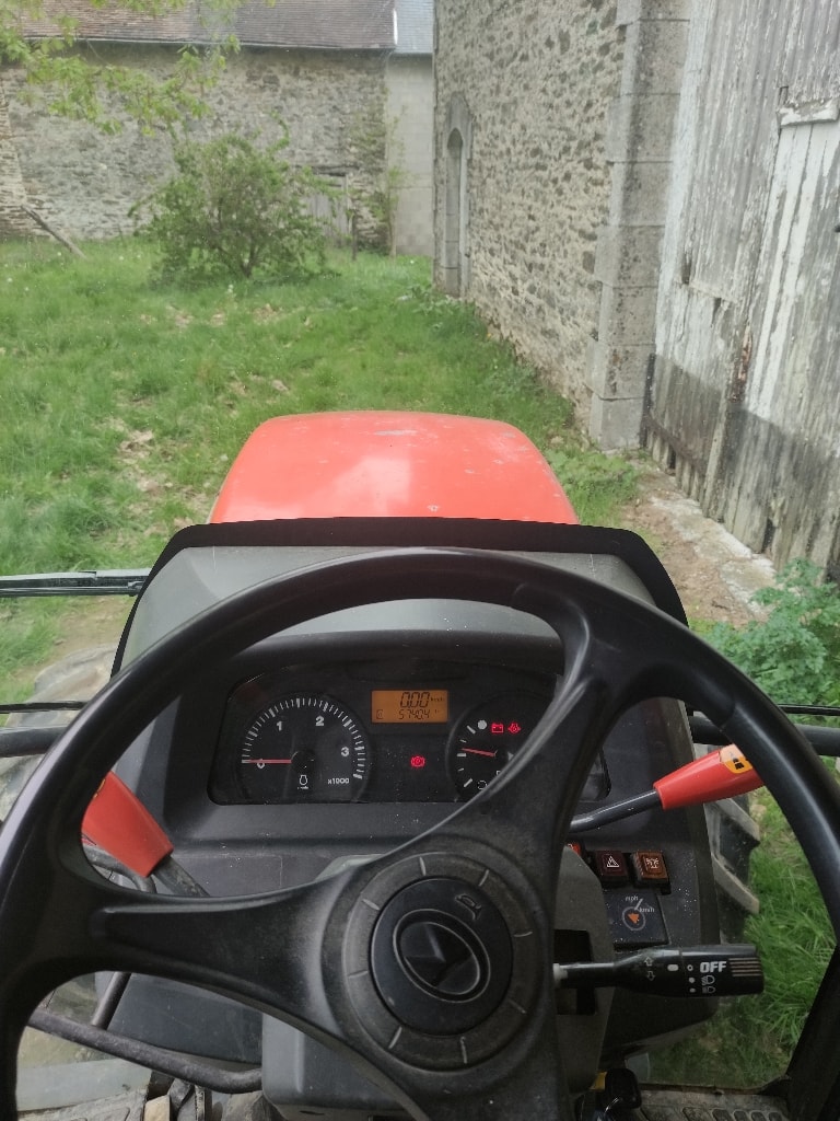Tracteur fruitier KUBOTA M8540 - photo slide 3