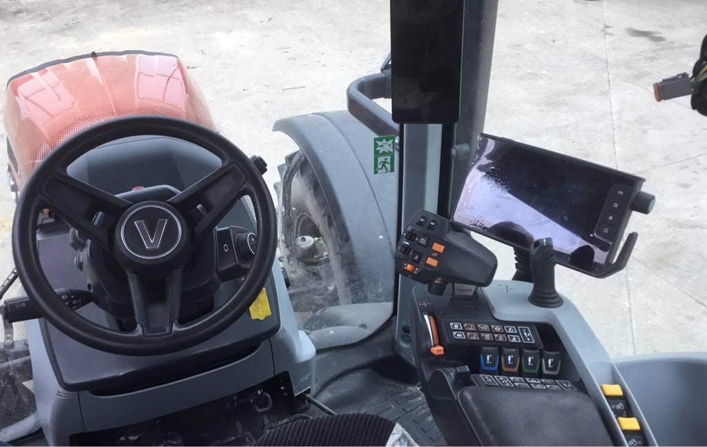 Tracteur VALTRA T 155 DIRECT  - photo slide 21