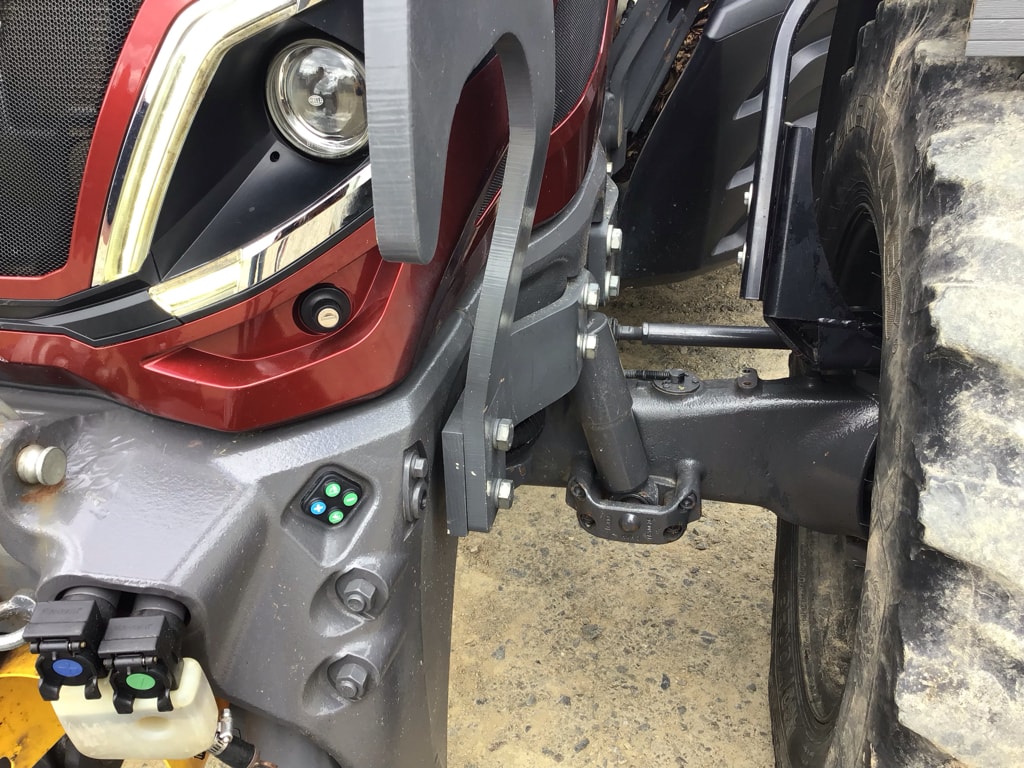 Tracteur VALTRA T145 Direct Skyview - photo slide 8