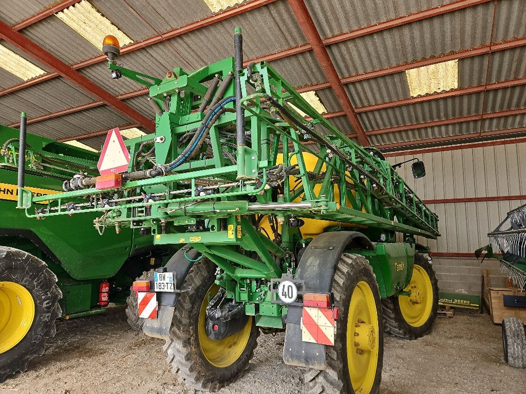 Pulverisateur automoteur JOHN DEERE R 4040 - photo slide 3