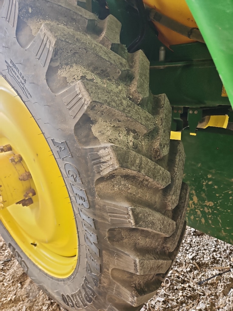 Pulverisateur automoteur JOHN DEERE R 4040 - photo slide 9