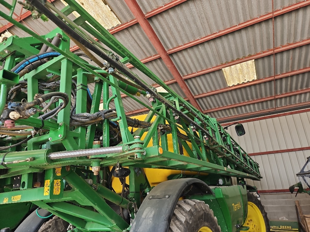 Pulverisateur automoteur JOHN DEERE R 4040 - photo slide 12