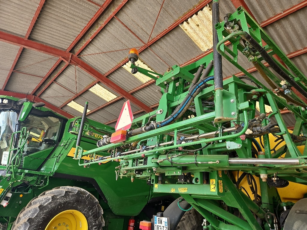 Pulverisateur automoteur JOHN DEERE R 4040 - photo slide 14