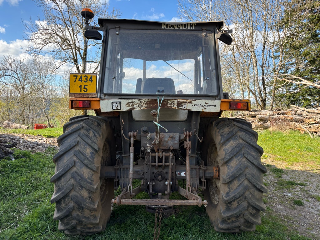 Tracteur chargeur RENAULT 651 - photo slide 6