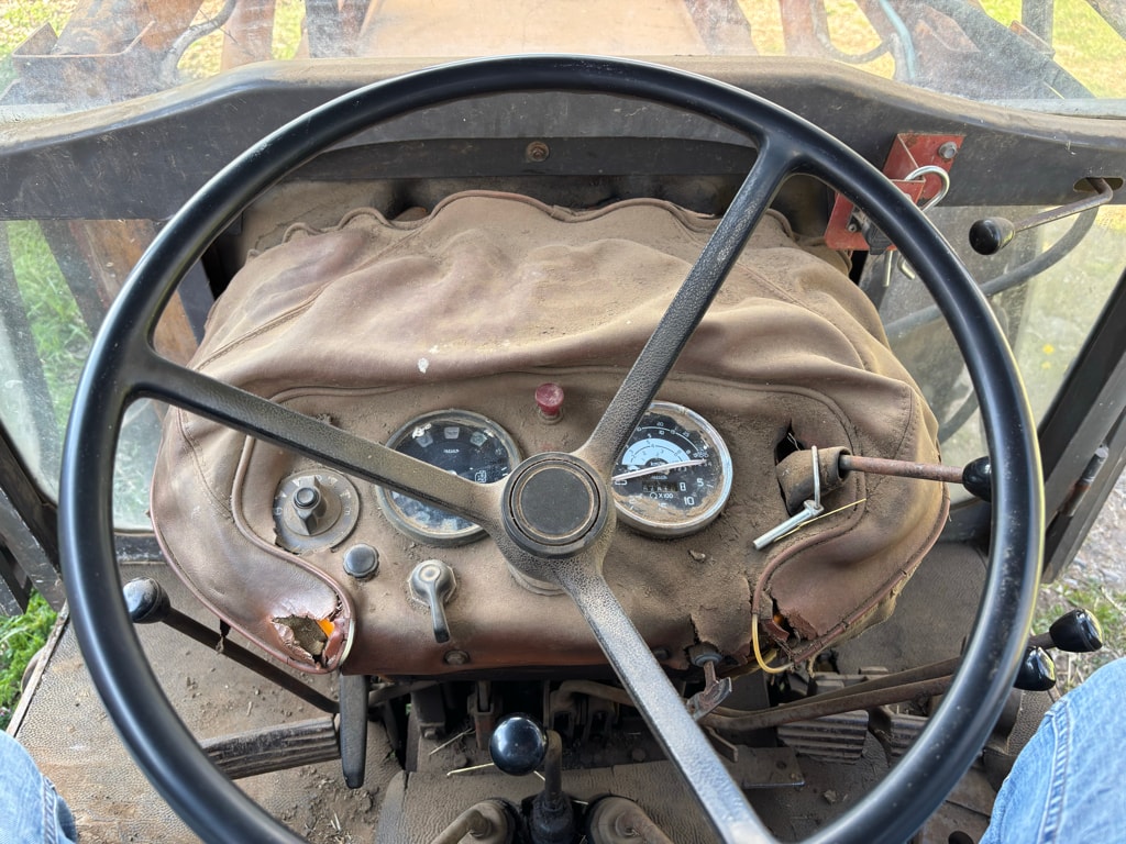Tracteur chargeur RENAULT 651 - photo slide 14
