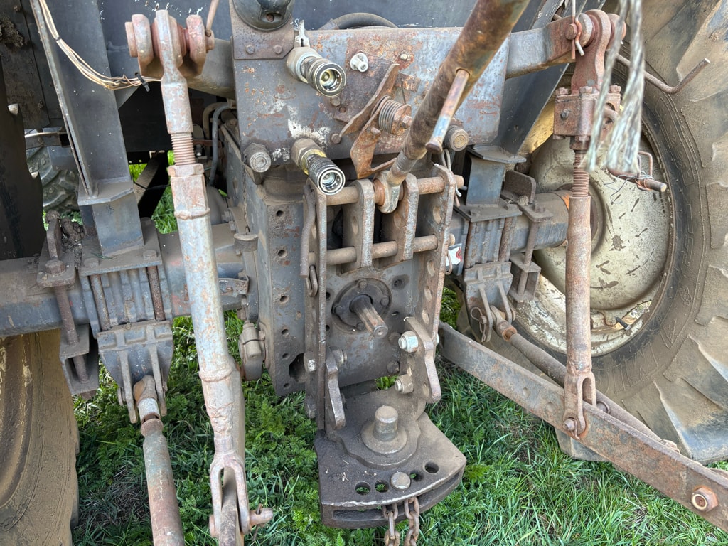 Tracteur chargeur RENAULT 651 - photo slide 17
