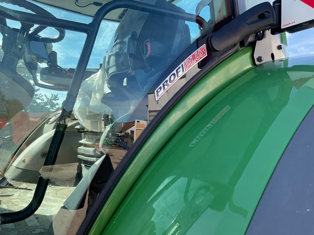 Tracteur FENDT 824 VARIO PROFI + - photo slide 14