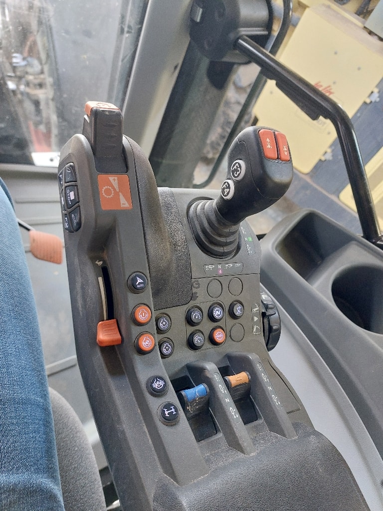 Tracteur CLAAS ARION 650 - photo slide 22