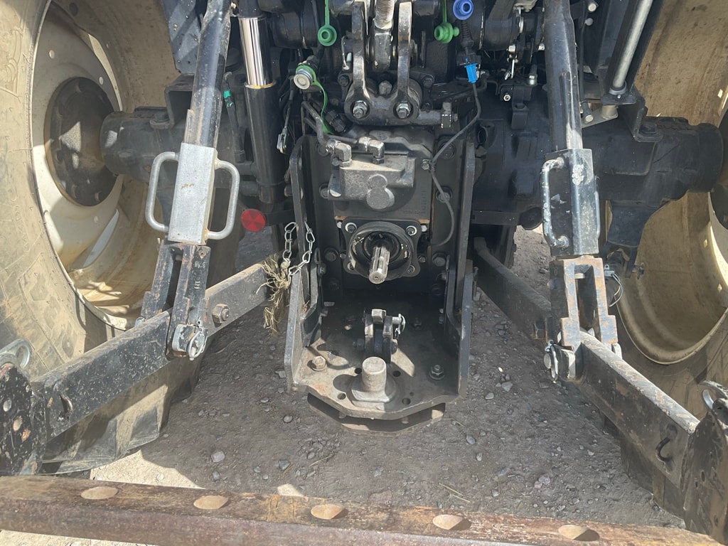 Tracteur NEW HOLLAND T 4-95 - photo slide 10