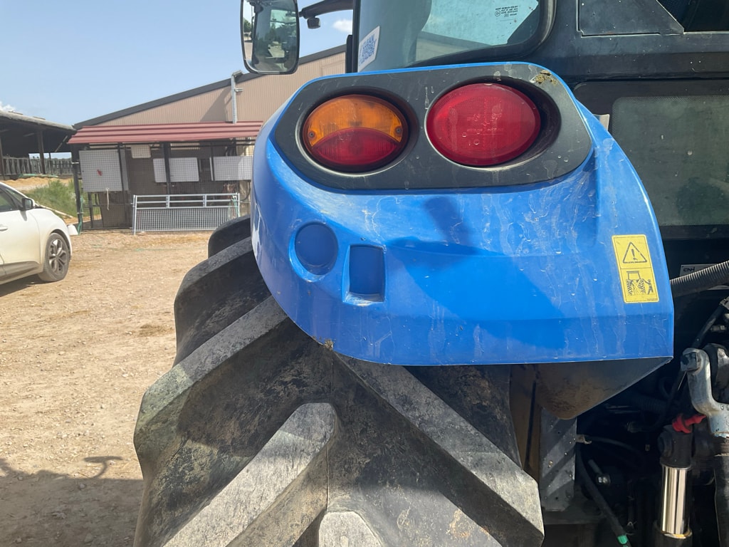 Tracteur NEW HOLLAND T 4-95 - photo slide 11