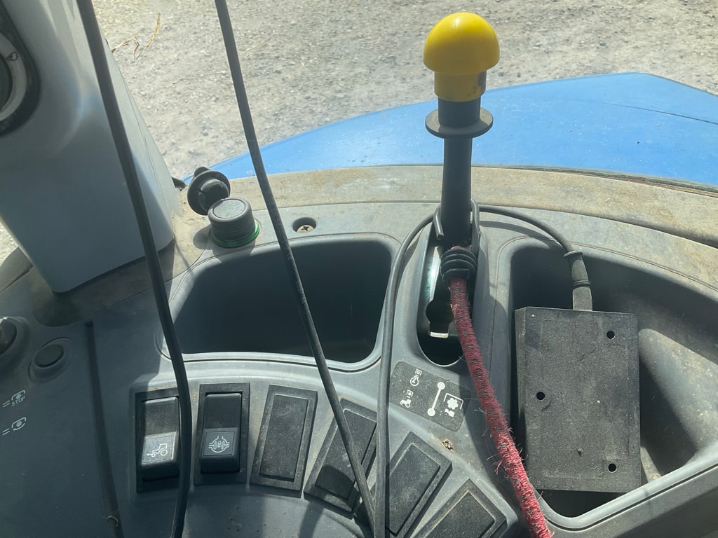 Tracteur NEW HOLLAND T 4-95 - photo slide 23