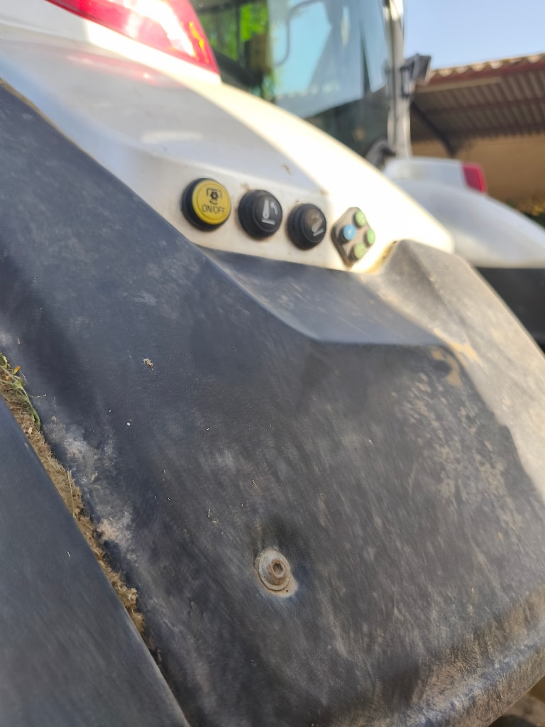 Tracteur VALTRA T 214 DIRECT - photo slide 13