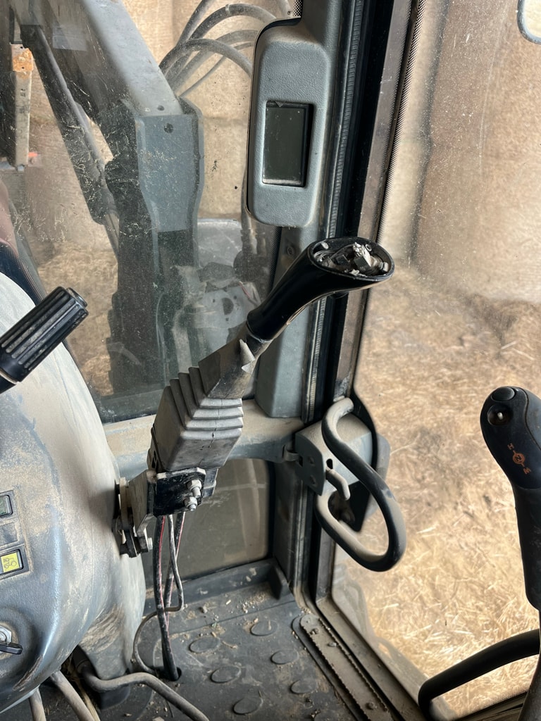 Tracteur chargeur VALTRA N101 - photo slide 9