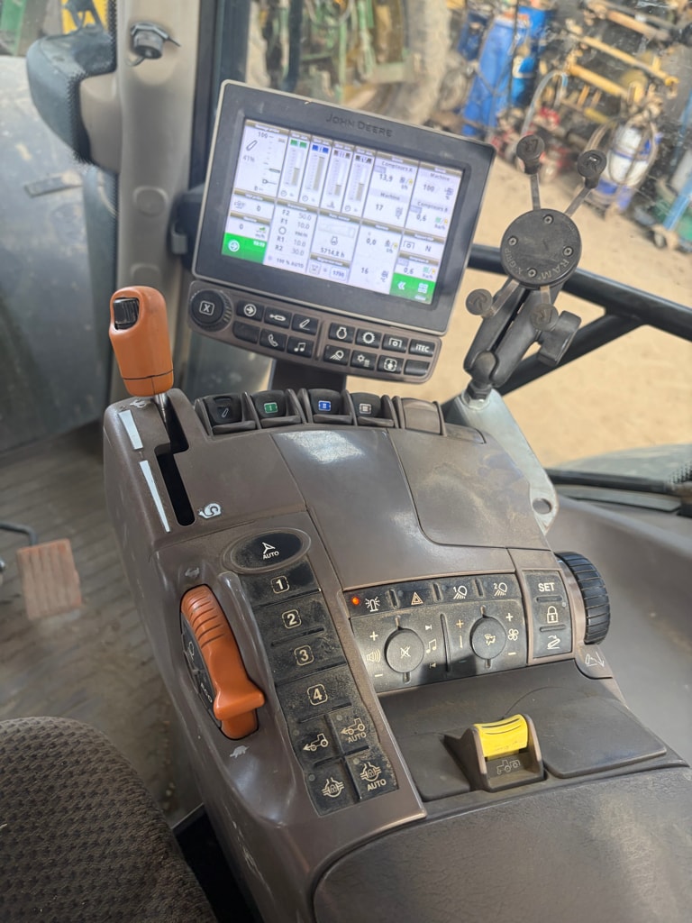 Tracteur JOHN DEERE 6195R - photo slide 11