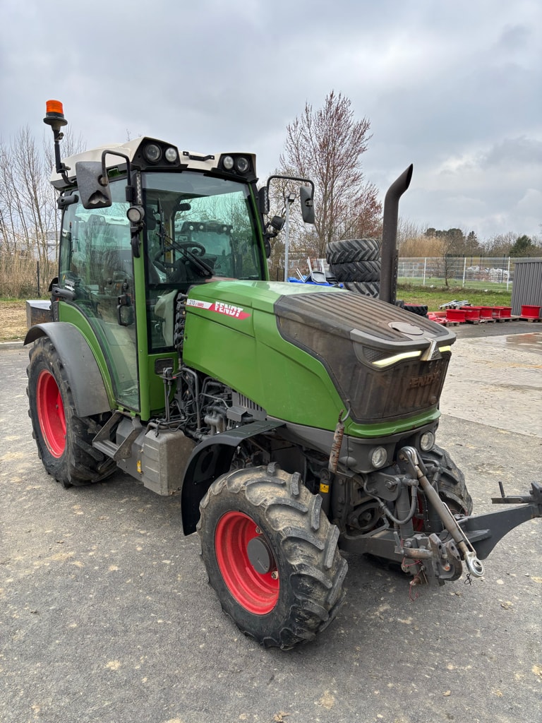 Tracteur FENDT 210V - photo slide 2