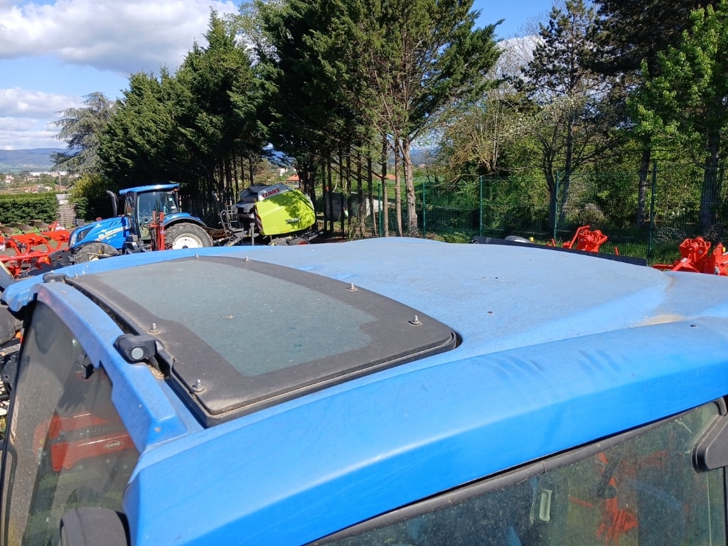 Tracteur chargeur NEW HOLLAND T5.105 - photo slide 7