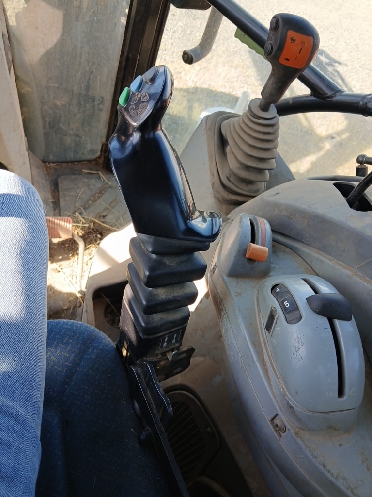 Tracteur chargeur NEW HOLLAND T5.105 - photo slide 11