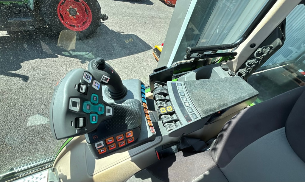 Tracteur FENDT 210V - photo slide 12