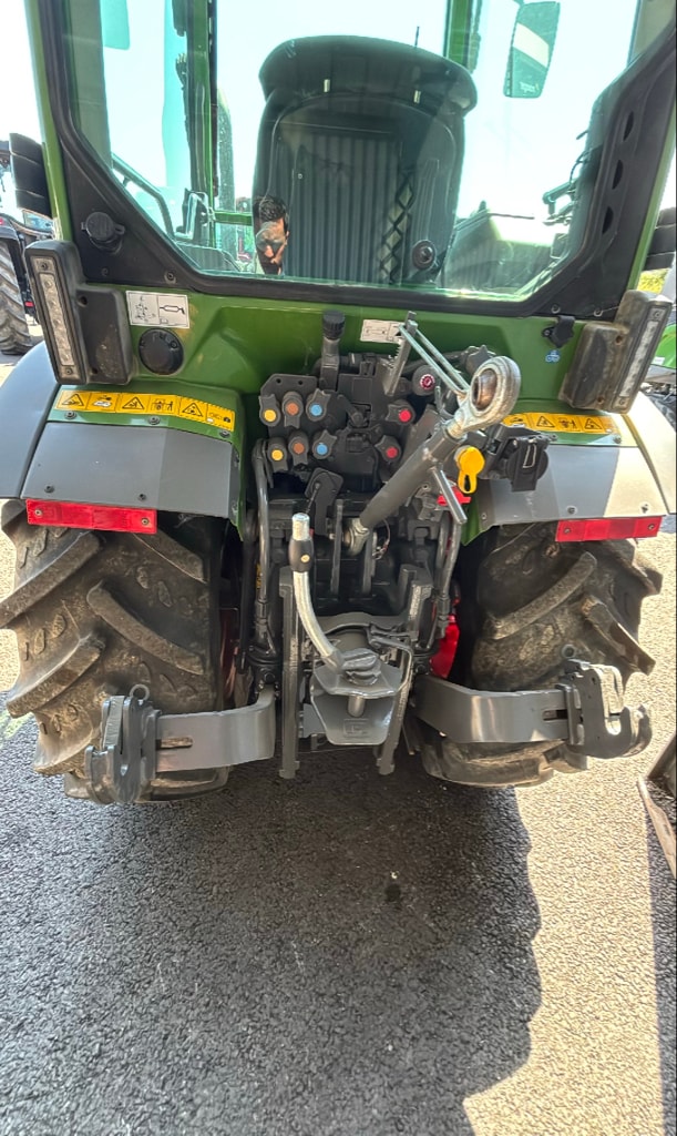 Tracteur FENDT 210V - photo slide 10