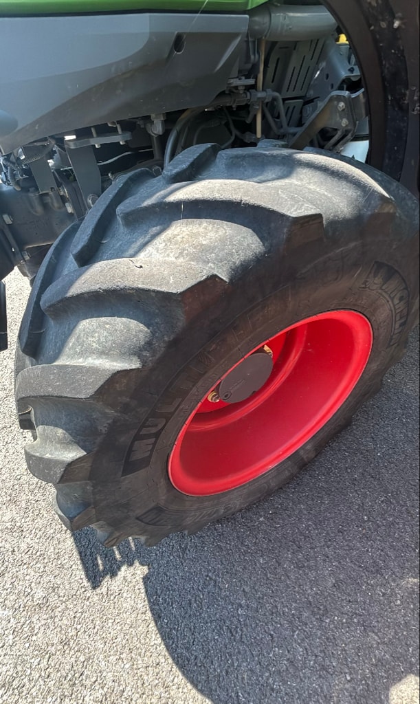 Tracteur FENDT 210F - photo slide 6