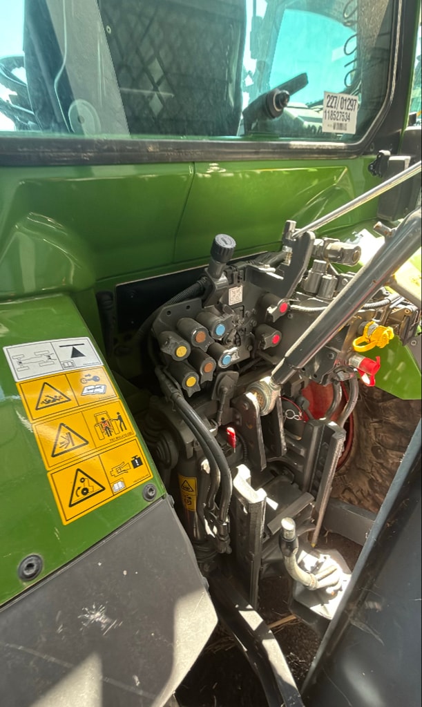 Tracteur FENDT 210F - photo slide 9