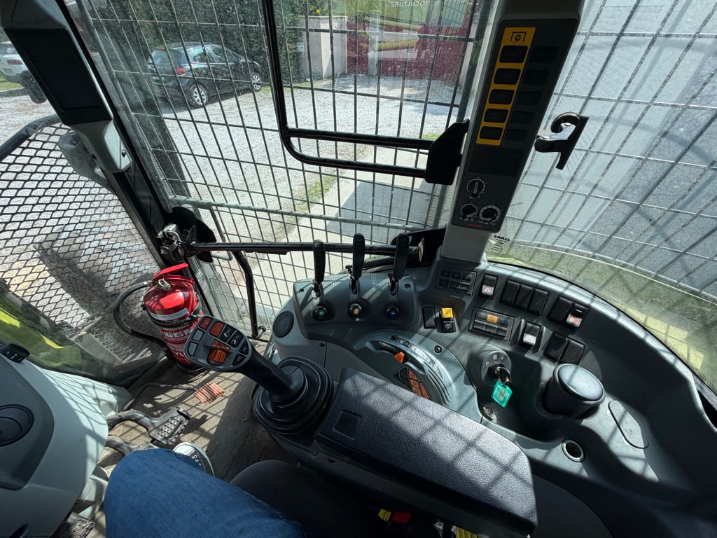 Tracteur forestier CLAAS ARION 450 - photo slide 6