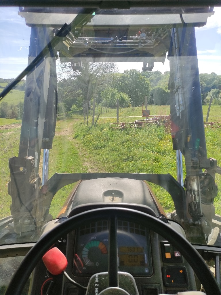 Tracteur chargeur RENAULT Ares 550 RZ - photo slide 17