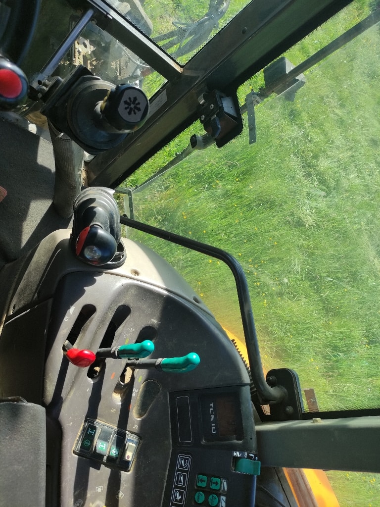 Tracteur chargeur RENAULT Ares 550 RZ - photo slide 16