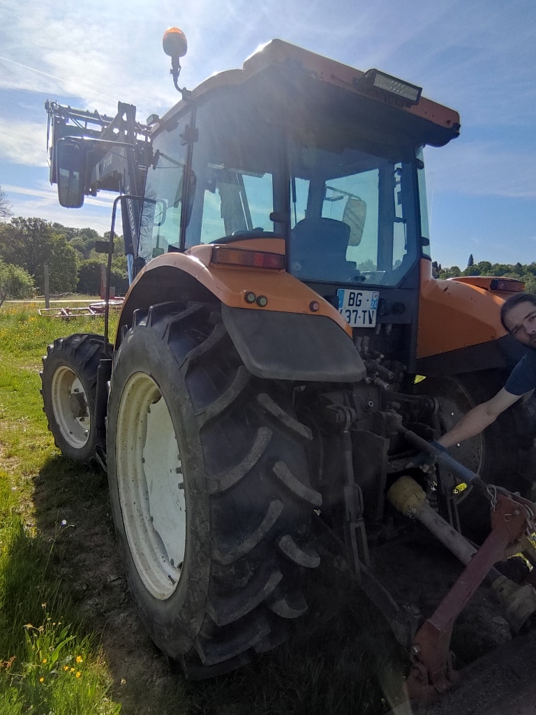Tracteur chargeur RENAULT Ares 550 RZ - photo slide 4