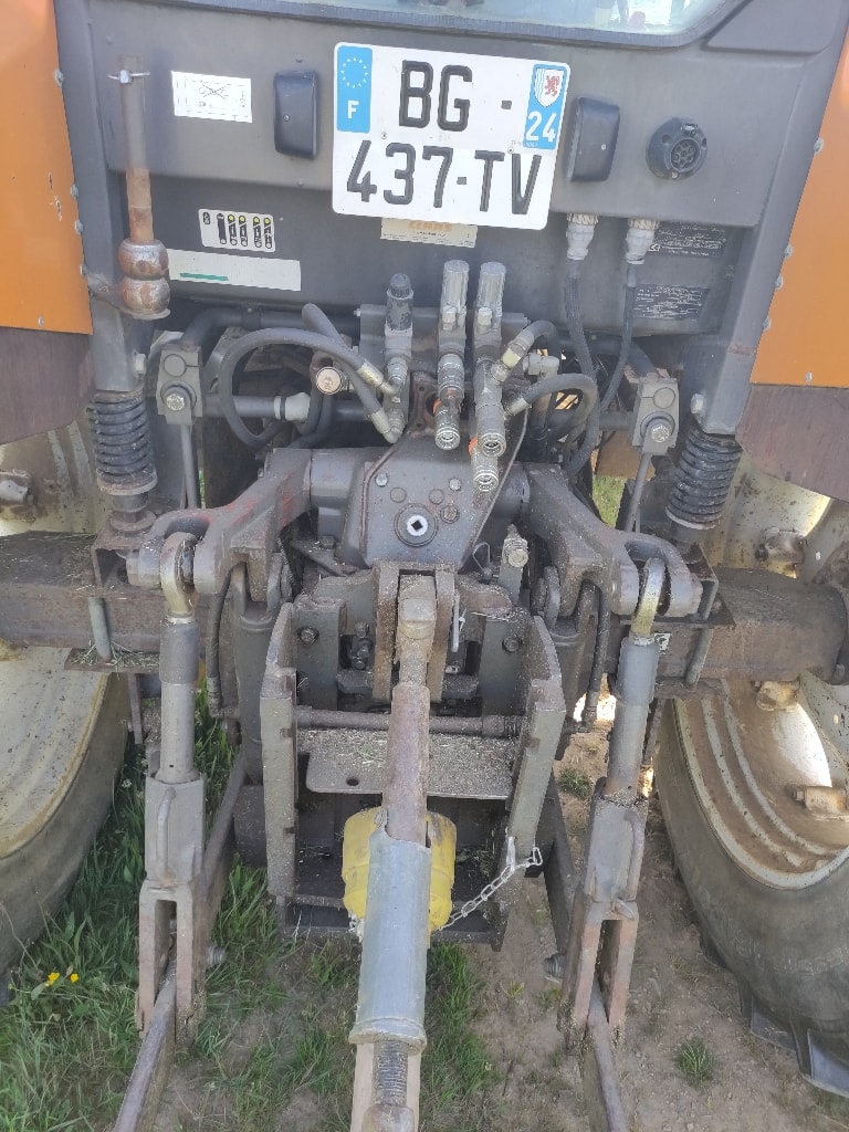 Tracteur chargeur RENAULT Ares 550 RZ - photo slide 6