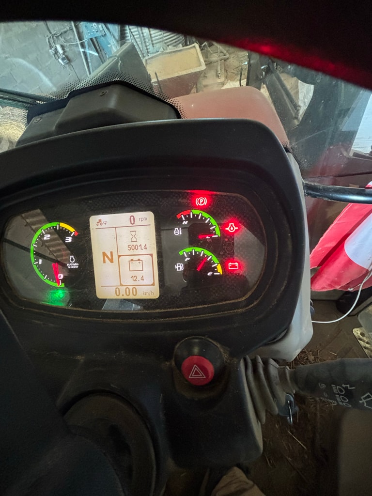 Tracteur chargeur CASE IH Farmal U 105 - photo slide 15