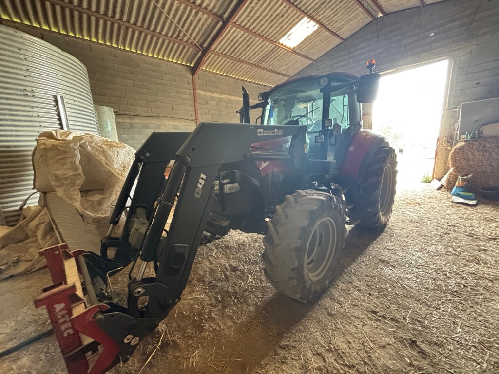 Tracteur chargeur CASE IH Farmal U 105 - photo slide 6