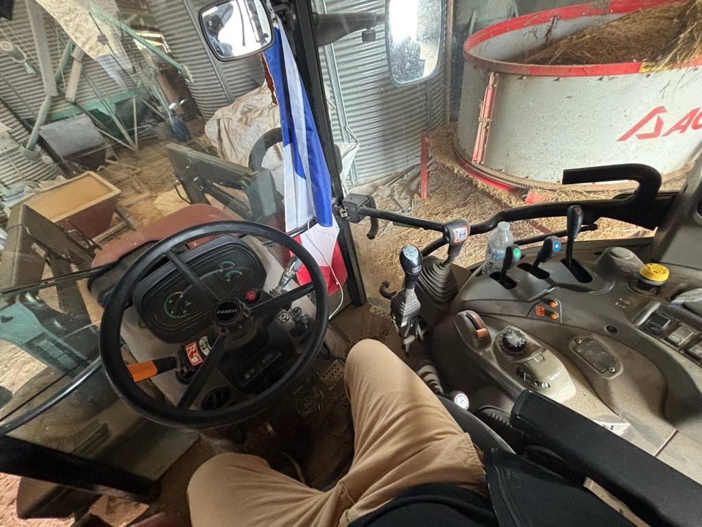 Tracteur chargeur CASE IH Farmal U 105 - photo slide 11