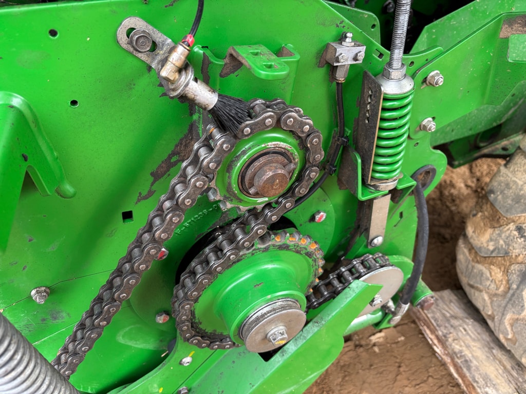 Presse balles rondes JOHN DEERE V461M - photo slide 7