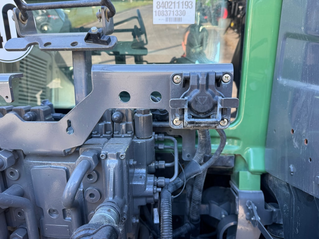 Tracteur FENDT 824 VARIO PROFI + - photo slide 15