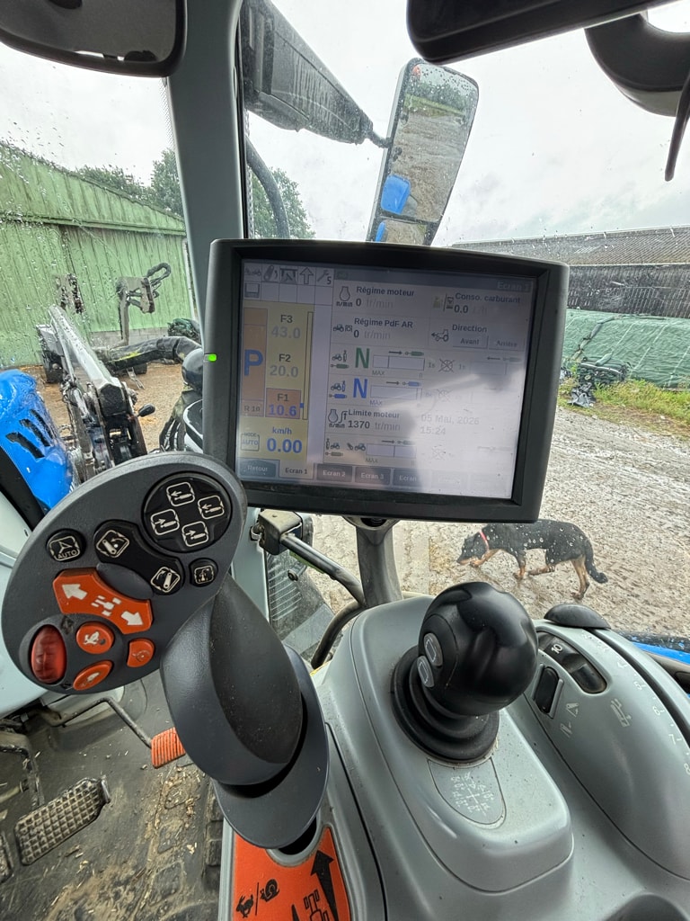 Tracteur chargeur NEW HOLLAND T6.165 - photo slide 12
